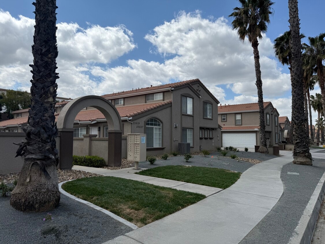 Primary Photo - 25621 Prospect Ave