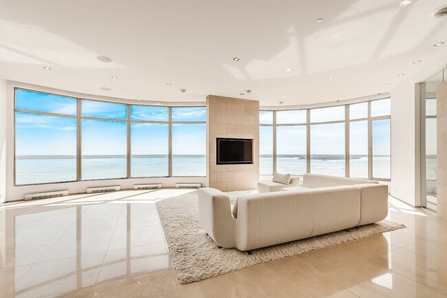 Photo du bâtiment - 300 Av. des Sommets