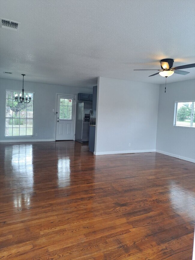 Foto del edificio - Stylish 4BR/2BA Home Near Port San Antonio...