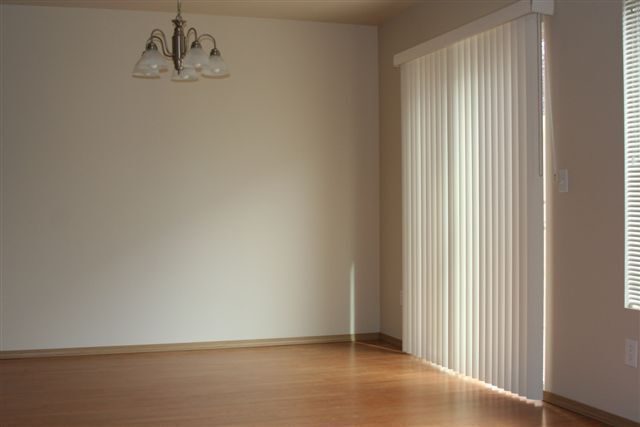 Foto del edificio - Charming 3-Bed, 2.5-Bath Townhouse near Evergreen Fairgrounds in Monroe