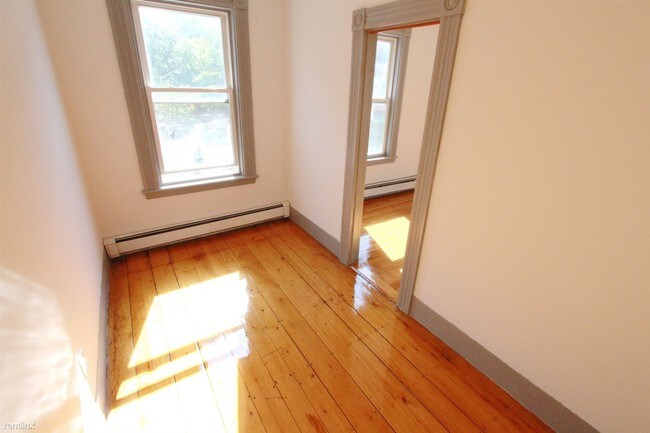 Building Photo - 2 br, 1 bath  - 159 Cambridge St Apt 2