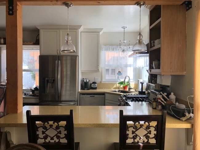 Isla de barra de cocina - 2821 W Clark Ave