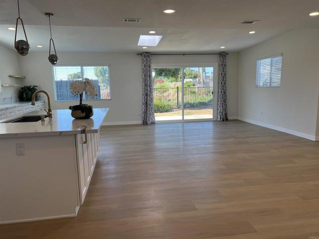 Building Photo - 3870 Hiawatha Way