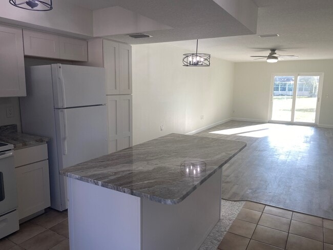 Building Photo - 630 Park Cir