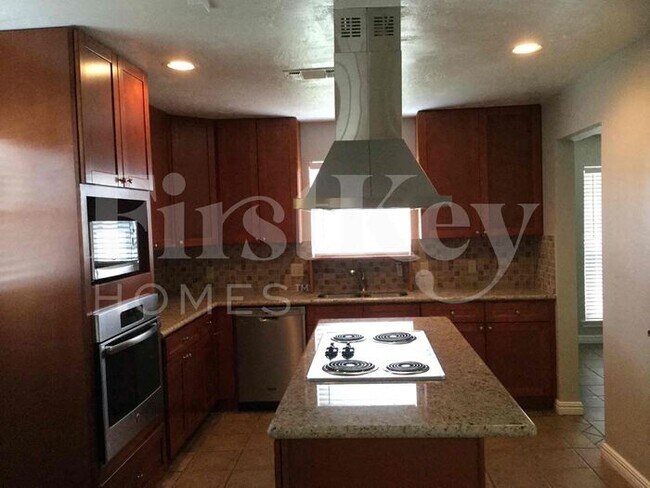 Building Photo - 4702 Hickory Downs Dr