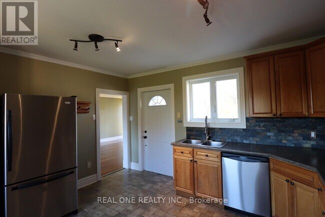 Building Photo - 130 Mayfield Dr