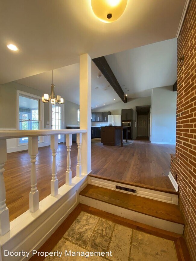 Building Photo - 4 br, 3 bath House - 641 N Poplar St