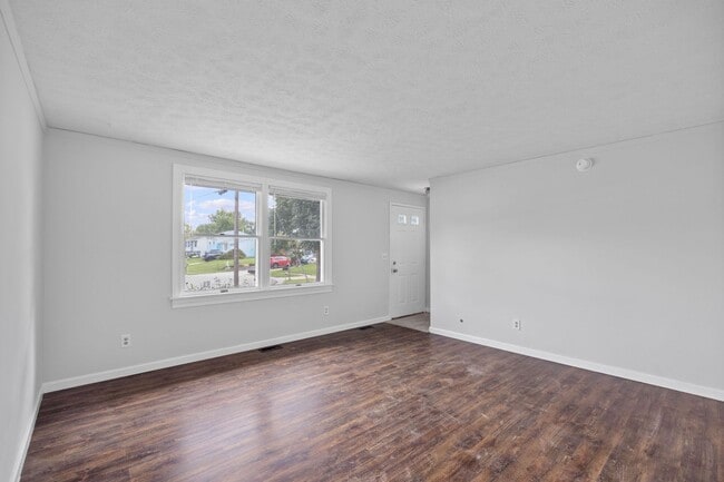 Building Photo - PLEASANT RUN - Well cared for 3 bed ranch ...