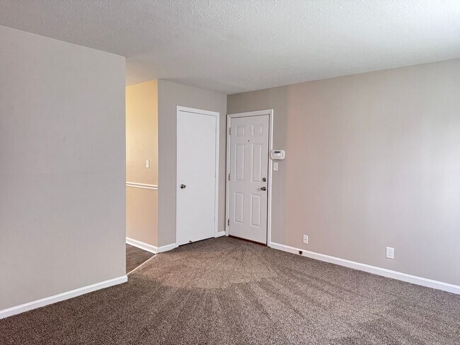 Building Photo - 322 Welchwood Dr