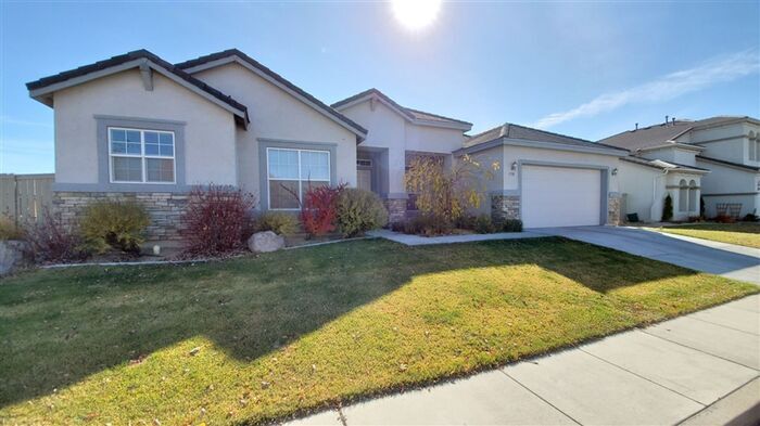 Primary Photo - Double Diamond Gem for Rent on Corner Lot