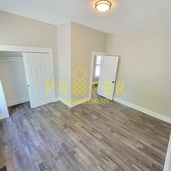 Building Photo - 2 bedrooms 1 bathroom house