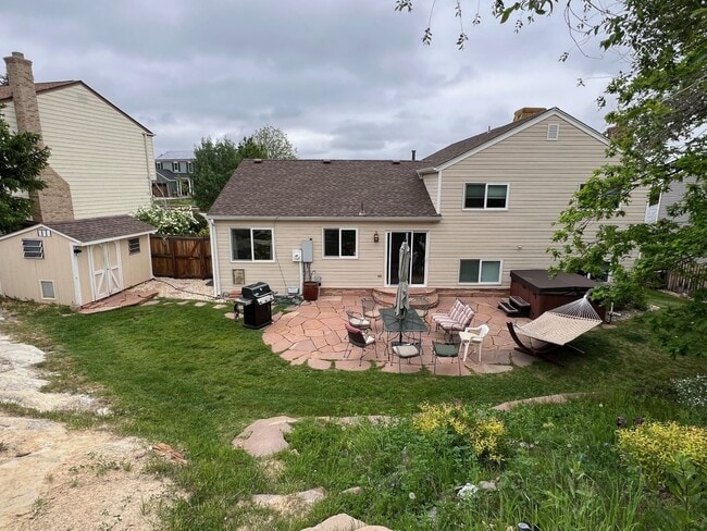 Building Photo - 5 Bedroom Home, Backs to Open Space, Walki...
