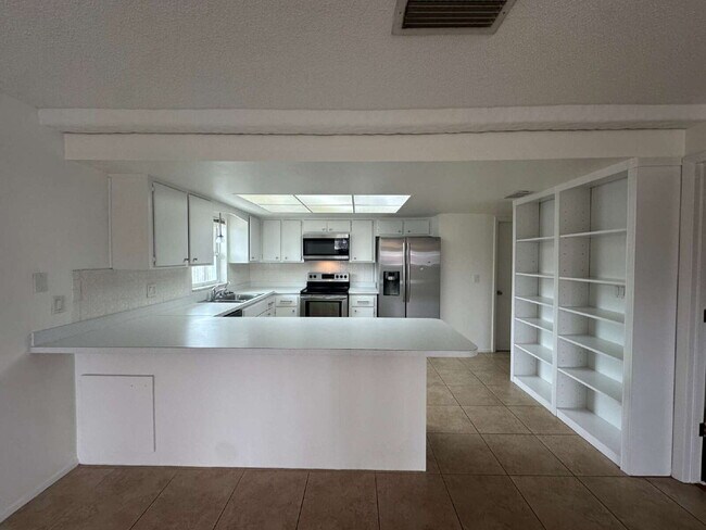 Foto del edificio - Direct Canal Front Home