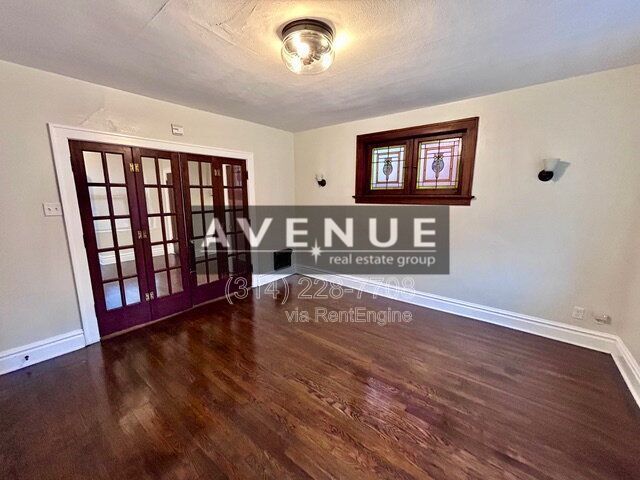 Foto del edificio - 2633 Russell Blvd