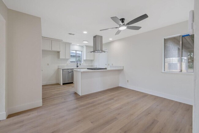 Foto del edificio - UPDATED CLOVIS HOME