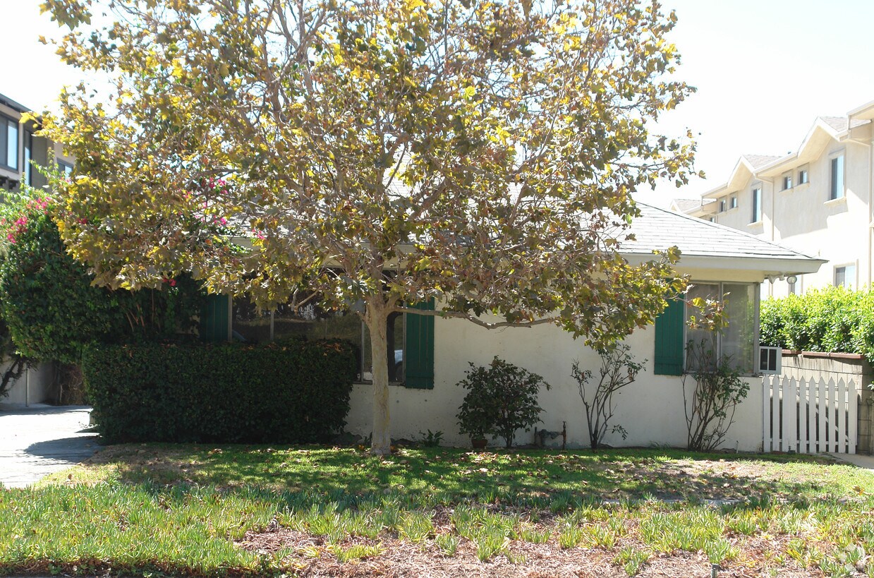 Building Photo - 2256 Del Mar Rd