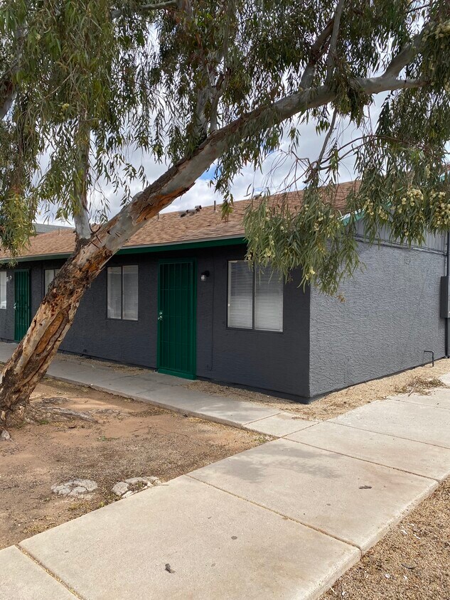 Foto principal - 2903 E Wier Ave