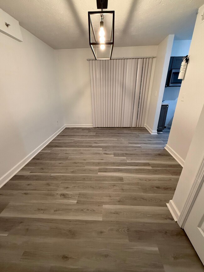 Foto del edificio - 845 Burns Walk Ct NW