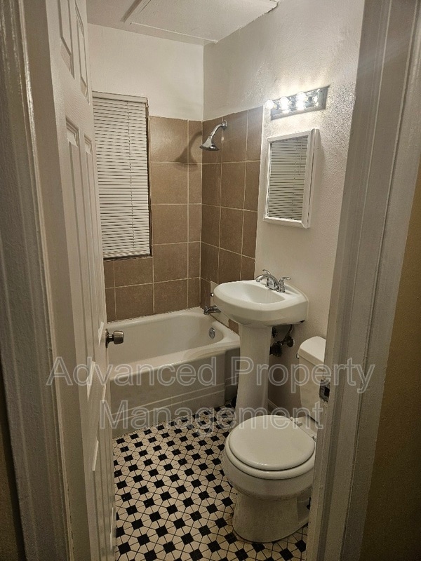 Foto del edificio - 4522 N Teutonia Ave