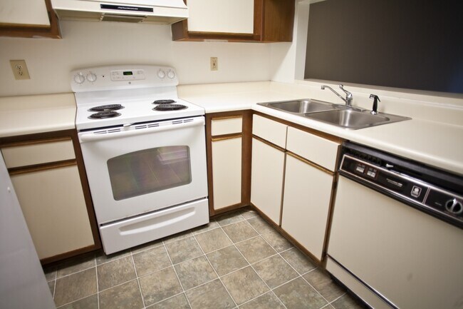Foto del edificio - Wonderful 2BR garden apartment a few block...