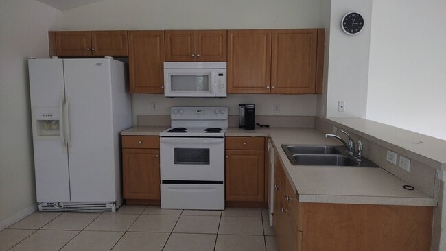 Photo - 1068 Ainsworth St E House