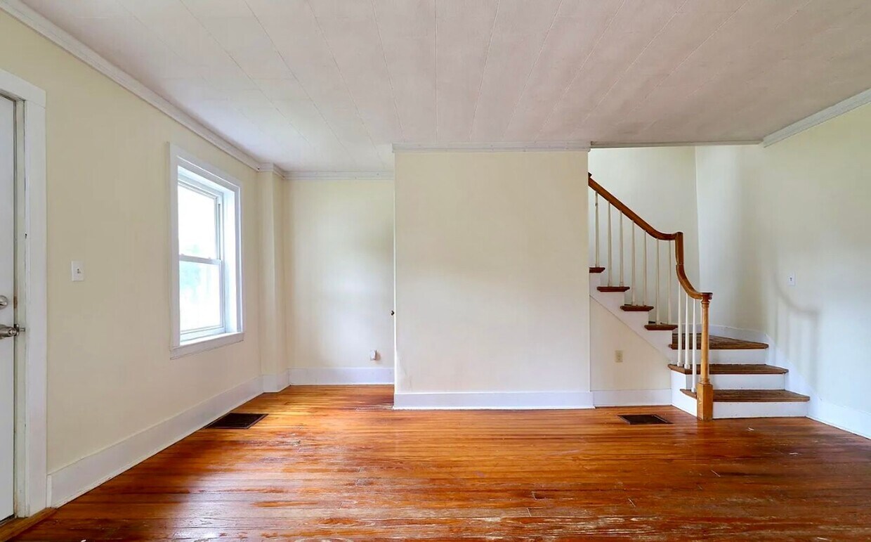 Foto principal - Charming 3-Bedroom Home with Office in How...