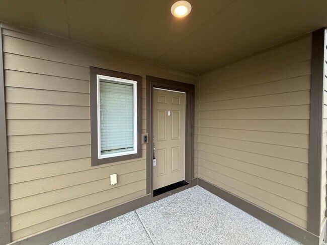 Foto del edificio - Spacious, modern 5-bed, 2.75-bath in sought-after Daisy Crossing Community in Sultan