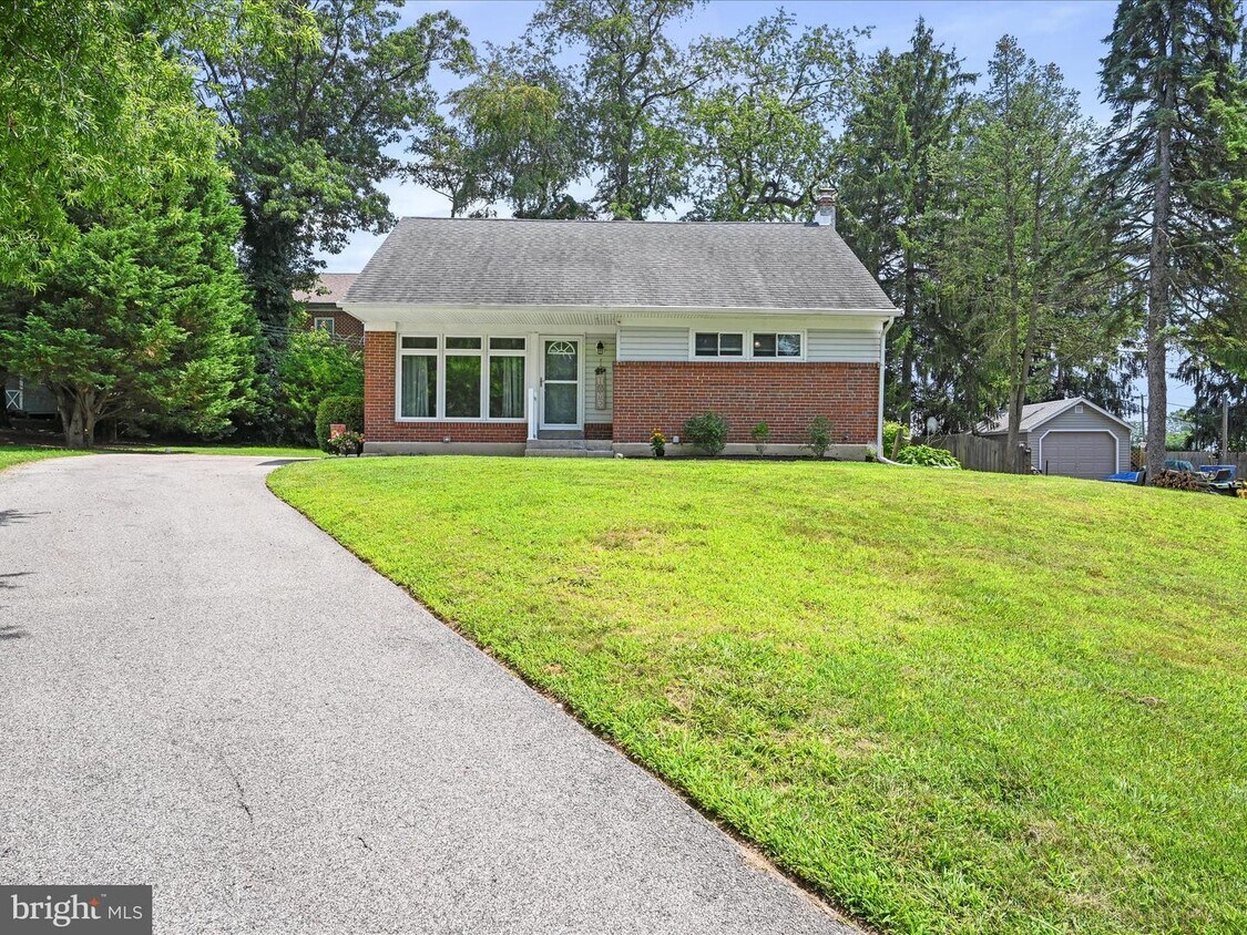 Foto principal - 20 Meadowbrook Ln
