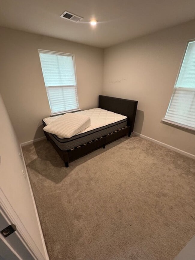 Building Photo - 4BR 3.5BA Townhome w/ 2-Car Garage • Quartz-Island Kitchen • Balcony in Matthews