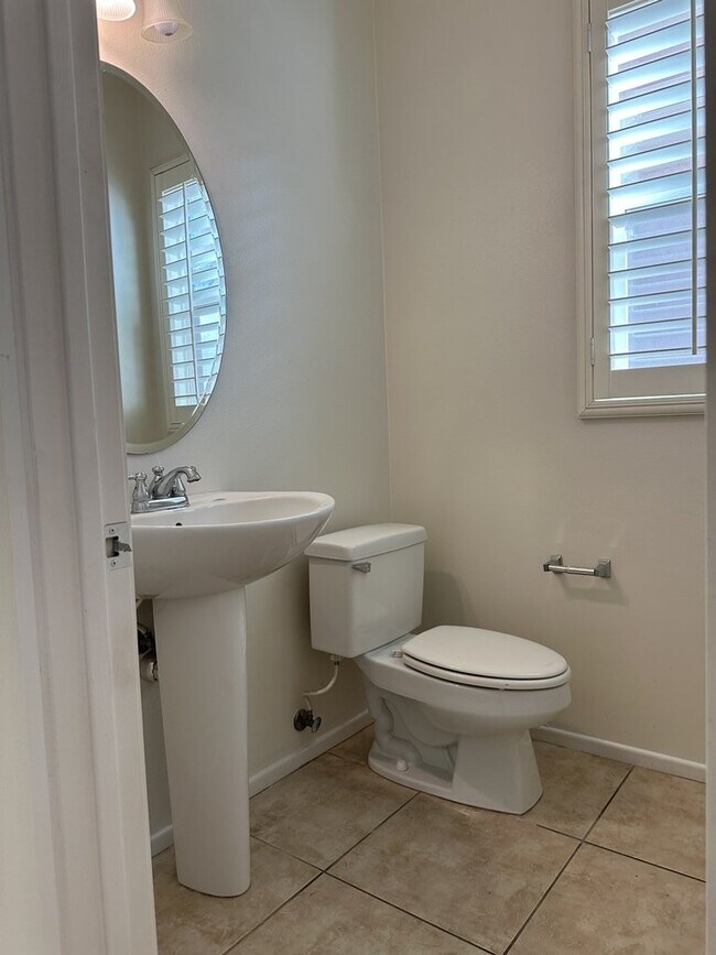 Foto del edificio - "Charming 3-Bedroom Riverside Retreat with 2.5 Baths – 1598 Sq Ft of Comfort on Winterberry Drive!"