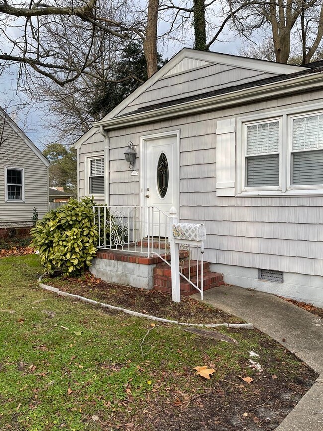 Building Photo - Great Ranch Home in Norfolk