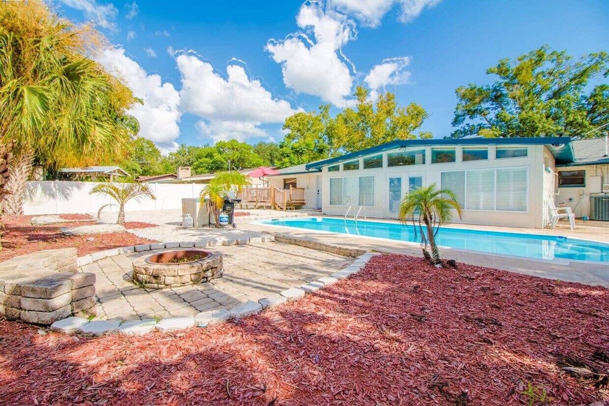 Foto principal - 4500 Elaine Pl