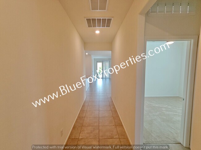 Foto del edificio - 7860 N Scholes Ave