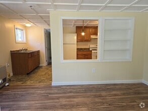 Building Photo - 111 Maple St