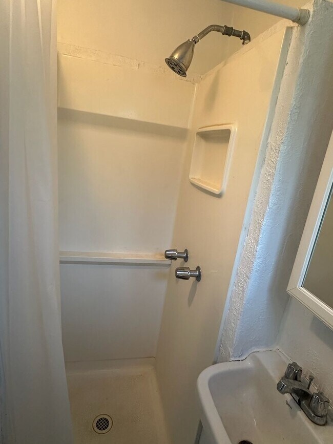 Foto del edificio - 1423 N. BRIDGE ST - 1 BEDROOM 1 BATH - VIS...