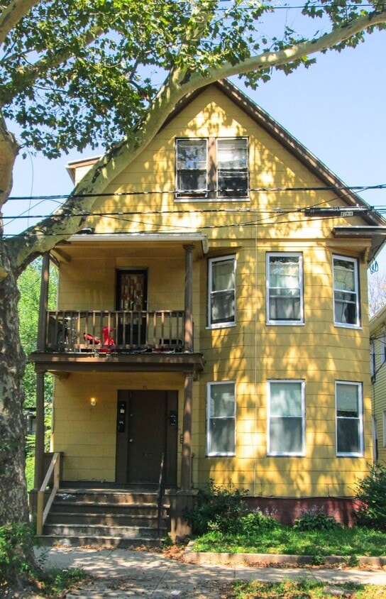 Primary Photo - 71 Lilac St