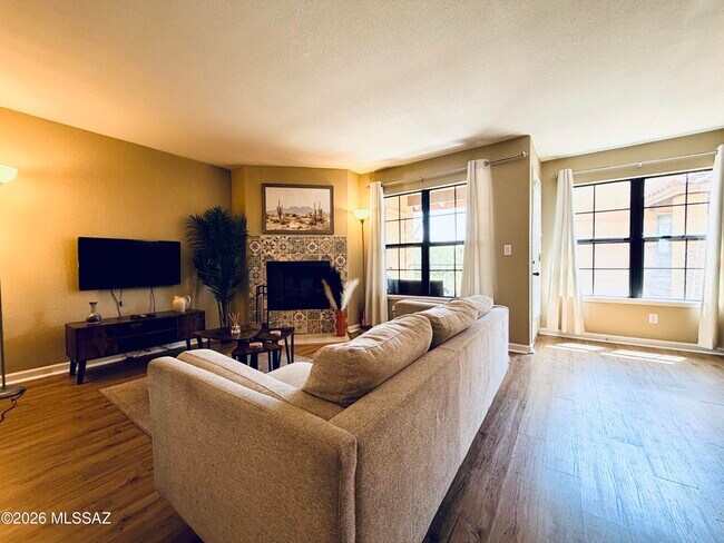 Foto del edificio - 6651 N Campbell Ave