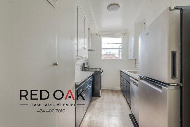 Foto del edificio - Spacious and Bright One Bedroom Featuring ...
