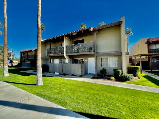 Foto del edificio - La Quinta Townhomes