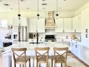 Building Photo - 15402 Goldfinch Cir