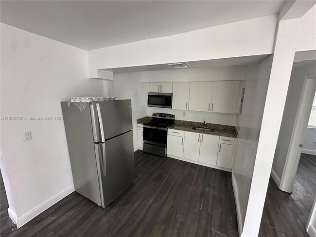 Foto del edificio - 3 bedroom in Miami FL 33147