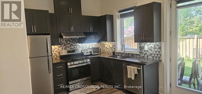 Building Photo - 40B Westbourne Ave