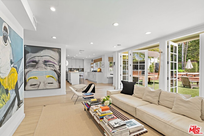 Building Photo - 1496 N Doheny Dr