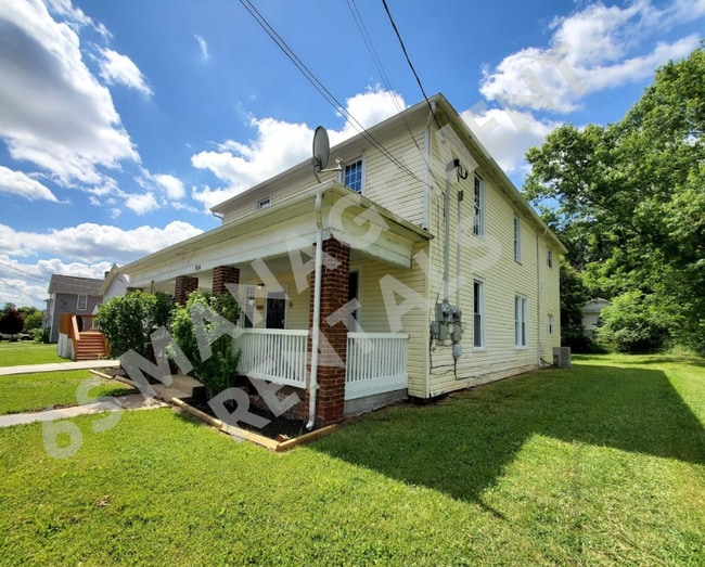 Building Photo - 924 Hill St
