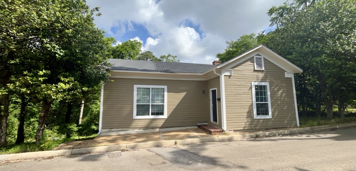 Primary Photo - 821 7th Ave N