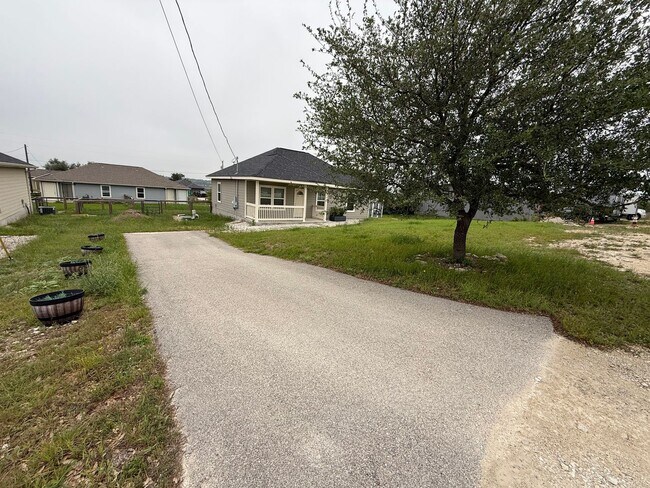 Building Photo - NEW ON MARKET