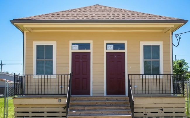 Building Photo - 2421 Louisa St