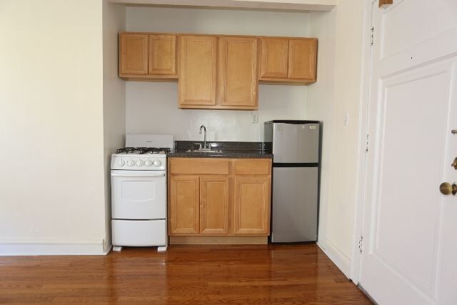 Foto del edificio - 4551 N Damen Ave