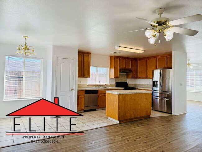 Foto del edificio - AVAILABLE NOW!!!