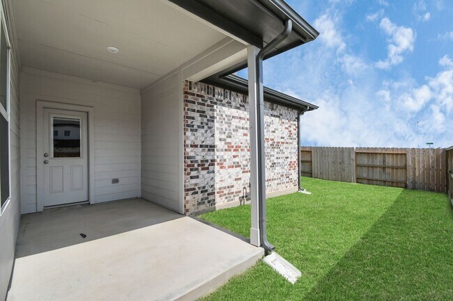Building Photo - 21039 Shore Oak Dr